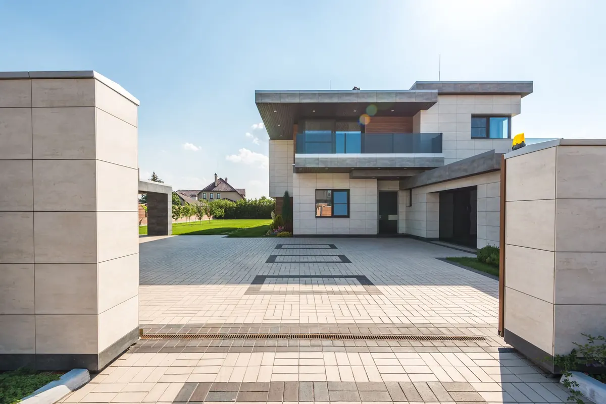 Cobblestone vs. Concrete Block Paving: Which Is Better for UK Driveways?